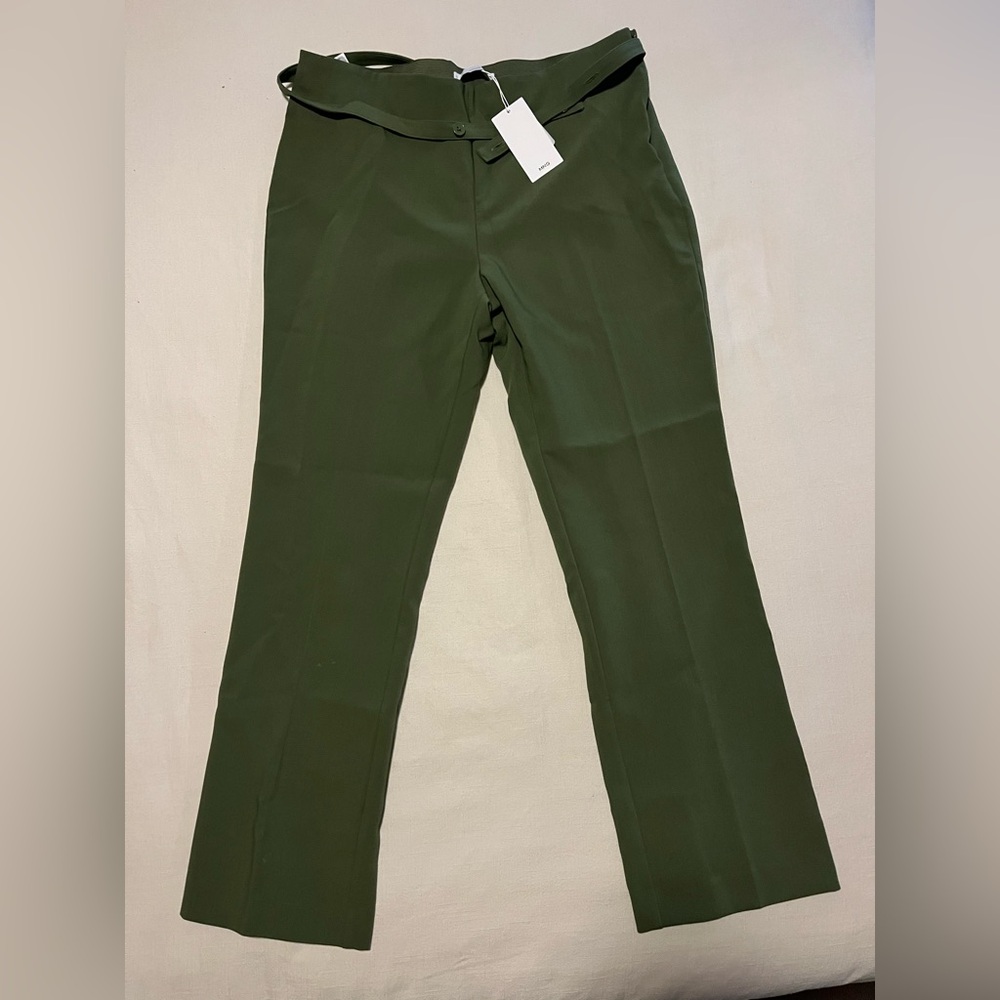 Olive green tapered pant by Ming. New with tags. Size 12.